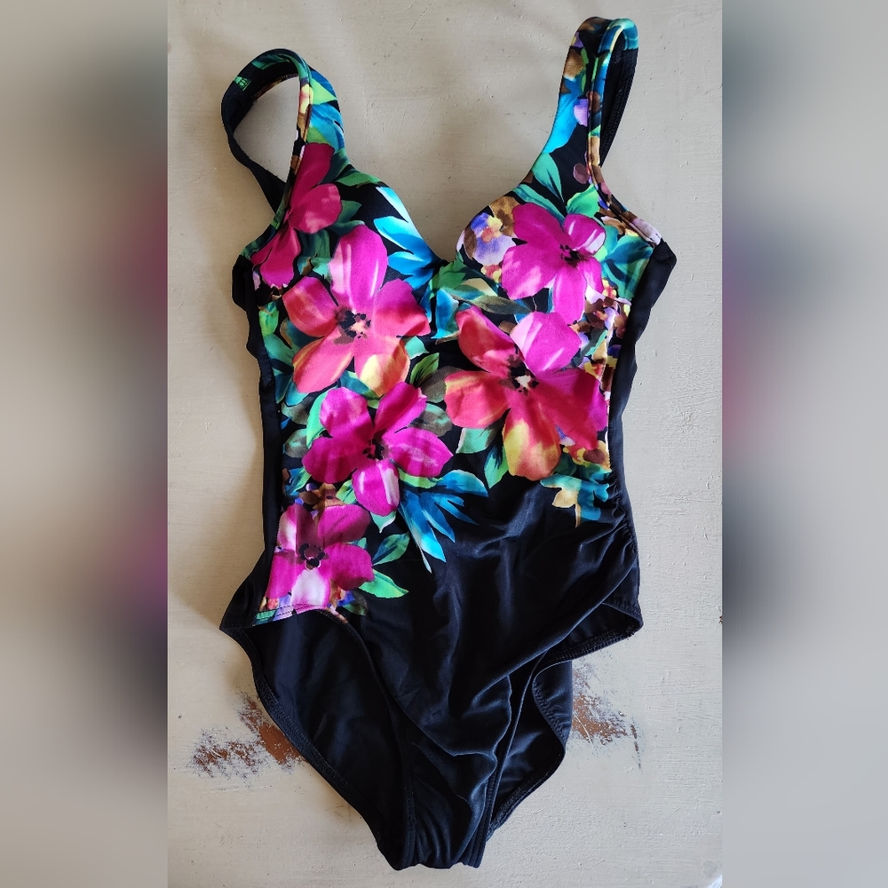 NWOT Miraclesuit Tummy Control One Piece Swimsuit in Floral Black Size 8